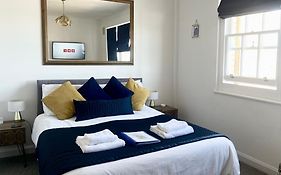 Seafront Sanctuary Beautiful Art Deco Apartment With Stunning City & Sea Views